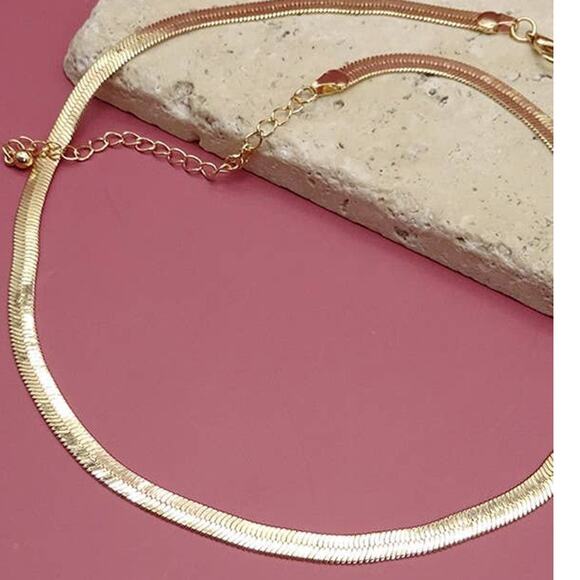 JOSSLYN by Wall to Wall Jewelry - Classic 16 Inch Herringbone Chain Necklace Gold